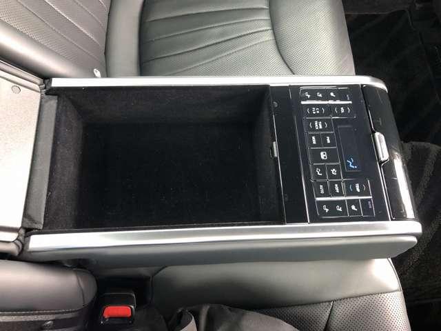 クラウンハイブリッド Ｇ－エグゼクティブ　Ｆｏｕｒ　メーカーナビ　プレミアムサウンド　電動ムーンルーフ　パノラミックビューモニタ　パーキングアシスト　デジタルミラー　ＡＣ１００Ｖ電源　ワイヤレス充電　セーフティＳ　温冷本革シート　３眼ＬＥＤ　ＥＴＣ（31枚目）