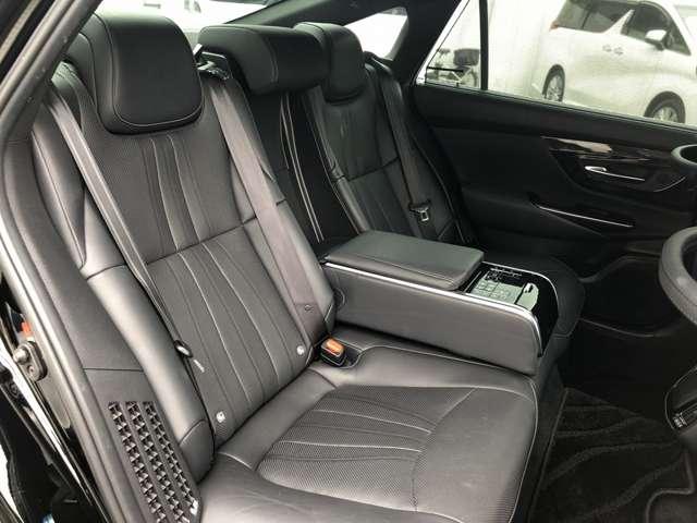 クラウンハイブリッド Ｇ－エグゼクティブ　Ｆｏｕｒ　メーカーナビ　プレミアムサウンド　電動ムーンルーフ　パノラミックビューモニタ　パーキングアシスト　デジタルミラー　ＡＣ１００Ｖ電源　ワイヤレス充電　セーフティＳ　温冷本革シート　３眼ＬＥＤ　ＥＴＣ（67枚目）