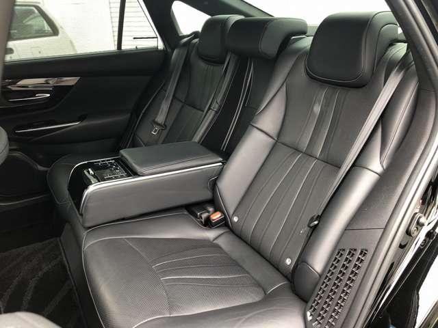 クラウンハイブリッド Ｇ－エグゼクティブ　Ｆｏｕｒ　メーカーナビ　プレミアムサウンド　電動ムーンルーフ　パノラミックビューモニタ　パーキングアシスト　デジタルミラー　ＡＣ１００Ｖ電源　ワイヤレス充電　セーフティＳ　温冷本革シート　３眼ＬＥＤ　ＥＴＣ（70枚目）