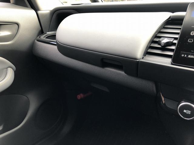 フィット ｅ：ＨＥＶ　ＲＳ　ホンダセンシング　衝突軽減　９型ワイドナビ　ＢＴ　カープレイ　Ｂカメ　Ｐソナー　前後ドラレコ　ステアＳＷ　パドルシフト　ＬＥＤオートライト　ＬＫＡＳ　ＡＣＣ　誤発進抑制　オートハイビーム　ＥＴＣ２．０（78枚目）