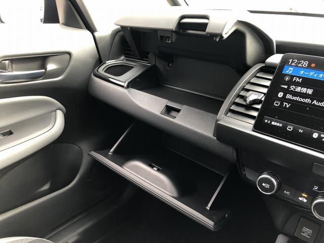 フィット ｅ：ＨＥＶ　ＲＳ　ホンダセンシング　衝突軽減　９型ワイドナビ　ＢＴ　カープレイ　Ｂカメ　Ｐソナー　前後ドラレコ　ステアＳＷ　パドルシフト　ＬＥＤオートライト　ＬＫＡＳ　ＡＣＣ　誤発進抑制　オートハイビーム　ＥＴＣ２．０（79枚目）