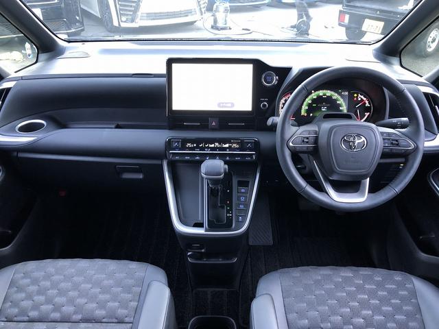 ヴォクシー Ｓ－Ｚ　１０．５型ナビ　Ｂカメラ　後席モニター　快適利便Ｈｉｇｈｔ　アドバンストドライブ　ユニバーサルステップ　前後ドラレコ　ＬＥＤオートライト　薄暮灯　セーフティセンス　ヒーター付半革シート　ＥＴＣ２．０（3枚目）