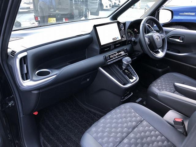 ヴォクシー Ｓ－Ｚ　１０．５型ナビ　Ｂカメラ　後席モニター　快適利便Ｈｉｇｈｔ　アドバンストドライブ　ユニバーサルステップ　前後ドラレコ　ＬＥＤオートライト　薄暮灯　セーフティセンス　ヒーター付半革シート　ＥＴＣ２．０（24枚目）