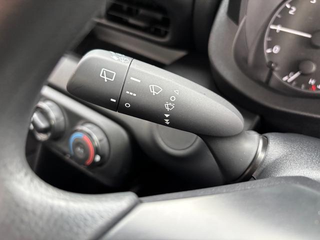 ヤリス Ｘ　ワンオーナー・禁煙車・走行１３００キロ・純正ナビ・Ｂｌｕｅｔｏｏｔｈ・ステアリモコン・バックカメラ・ＥＴＣ・ドラレコ・ブレーキサポート・ソナー・標識認識・オートライト・ハイビーム・保証書（15枚目）