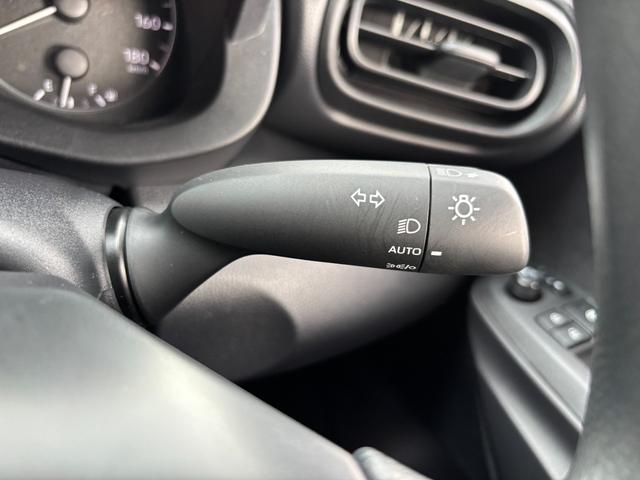 ヤリス Ｘ　ワンオーナー・禁煙車・走行１３００キロ・純正ナビ・Ｂｌｕｅｔｏｏｔｈ・ステアリモコン・バックカメラ・ＥＴＣ・ドラレコ・ブレーキサポート・ソナー・標識認識・オートライト・ハイビーム・保証書（16枚目）