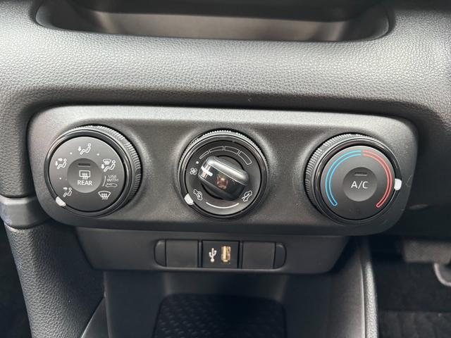 ヤリス Ｘ　ワンオーナー・禁煙車・走行１３００キロ・純正ナビ・Ｂｌｕｅｔｏｏｔｈ・ステアリモコン・バックカメラ・ＥＴＣ・ドラレコ・ブレーキサポート・ソナー・標識認識・オートライト・ハイビーム・保証書（26枚目）