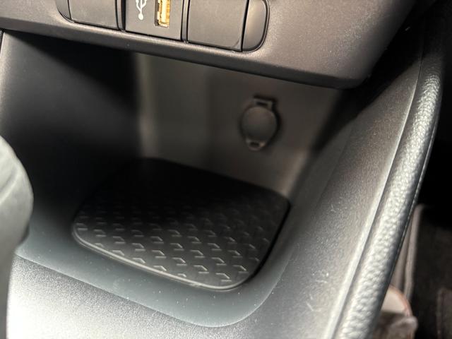 ヤリス Ｘ　ワンオーナー・禁煙車・走行１３００キロ・純正ナビ・Ｂｌｕｅｔｏｏｔｈ・ステアリモコン・バックカメラ・ＥＴＣ・ドラレコ・ブレーキサポート・ソナー・標識認識・オートライト・ハイビーム・保証書（28枚目）