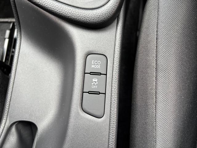 ヤリス Ｘ　ワンオーナー・禁煙車・走行１３００キロ・純正ナビ・Ｂｌｕｅｔｏｏｔｈ・ステアリモコン・バックカメラ・ＥＴＣ・ドラレコ・ブレーキサポート・ソナー・標識認識・オートライト・ハイビーム・保証書（30枚目）