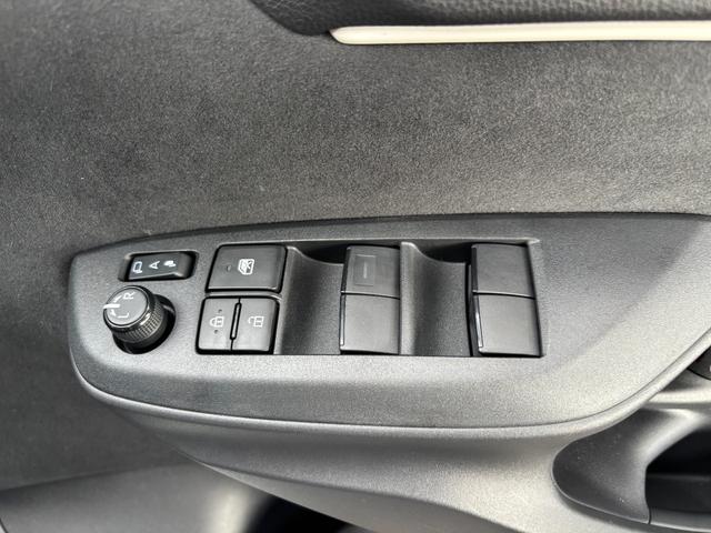 ヤリス Ｘ　ワンオーナー・禁煙車・走行１３００キロ・純正ナビ・Ｂｌｕｅｔｏｏｔｈ・ステアリモコン・バックカメラ・ＥＴＣ・ドラレコ・ブレーキサポート・ソナー・標識認識・オートライト・ハイビーム・保証書（37枚目）