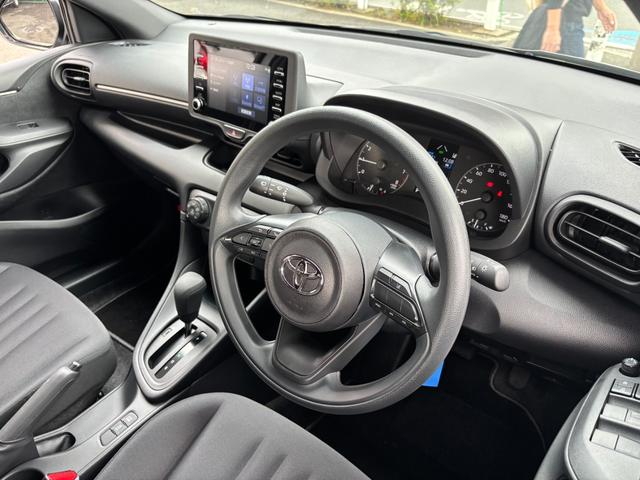 ヤリス Ｘ　ワンオーナー・禁煙車・走行１３００キロ・純正ナビ・Ｂｌｕｅｔｏｏｔｈ・ステアリモコン・バックカメラ・ＥＴＣ・ドラレコ・ブレーキサポート・ソナー・標識認識・オートライト・ハイビーム・保証書（39枚目）