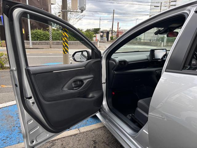 ヤリス Ｘ　ワンオーナー・禁煙車・走行１３００キロ・純正ナビ・Ｂｌｕｅｔｏｏｔｈ・ステアリモコン・バックカメラ・ＥＴＣ・ドラレコ・ブレーキサポート・ソナー・標識認識・オートライト・ハイビーム・保証書（43枚目）