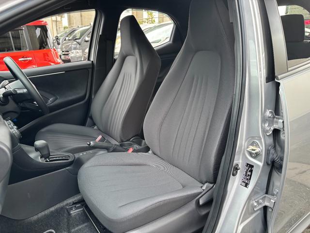 ヤリス Ｘ　ワンオーナー・禁煙車・走行１３００キロ・純正ナビ・Ｂｌｕｅｔｏｏｔｈ・ステアリモコン・バックカメラ・ＥＴＣ・ドラレコ・ブレーキサポート・ソナー・標識認識・オートライト・ハイビーム・保証書（45枚目）