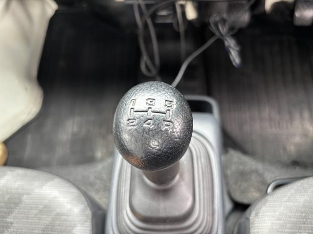 キャリイトラック ＫＵ　・修復歴無し・エアコン・パワステ・５ＭＴ・荷台シート・ユーザー買取車・ナビ・ＥＴＣ・三方開・フロアマット・バイザー（19枚目）