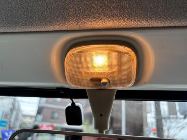 キャリイトラック ＫＵ　・修復歴無し・エアコン・パワステ・５ＭＴ・荷台シート・ユーザー買取車・ナビ・ＥＴＣ・三方開・フロアマット・バイザー（23枚目）