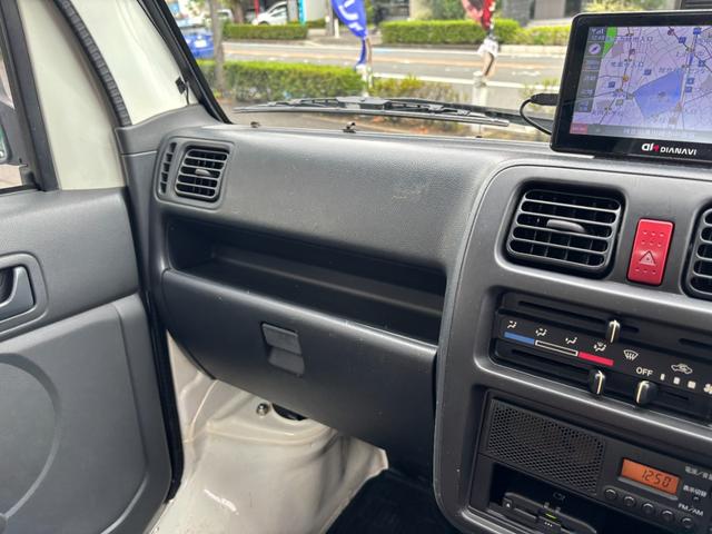 キャリイトラック ＫＵ　・修復歴無し・エアコン・パワステ・５ＭＴ・荷台シート・ユーザー買取車・ナビ・ＥＴＣ・三方開・フロアマット・バイザー（24枚目）