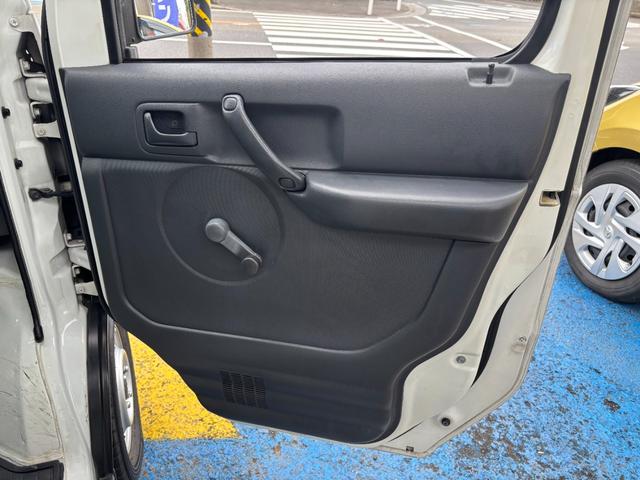 キャリイトラック ＫＵ　・修復歴無し・エアコン・パワステ・５ＭＴ・荷台シート・ユーザー買取車・ナビ・ＥＴＣ・三方開・フロアマット・バイザー（27枚目）