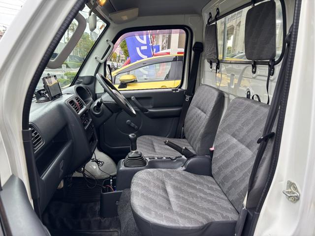 キャリイトラック ＫＵ　・修復歴無し・エアコン・パワステ・５ＭＴ・荷台シート・ユーザー買取車・ナビ・ＥＴＣ・三方開・フロアマット・バイザー（28枚目）