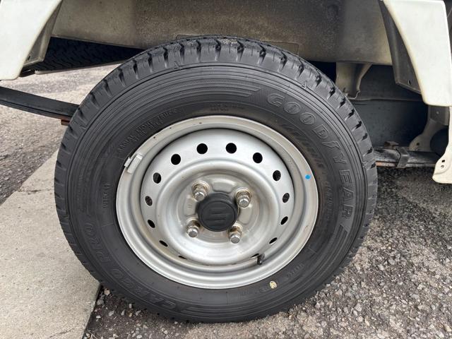 キャリイトラック ＫＵ　・修復歴無し・エアコン・パワステ・５ＭＴ・荷台シート・ユーザー買取車・ナビ・ＥＴＣ・三方開・フロアマット・バイザー（32枚目）