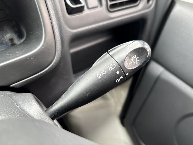 キャリイトラック ＫＵ　・修復歴無し・エアコン・パワステ・５ＭＴ・荷台シート・ユーザー買取車・ナビ・ＥＴＣ・三方開・フロアマット・バイザー（49枚目）