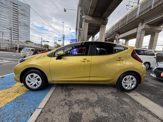 アクア Ｘ　・禁煙車・走行２５００キロ・純正ナビ・Ｂｌｕｅｔｏｏｔｈ・全方位カメラ・ステアリモコン・追従クルコン・車線逸脱支援・舵角支援・ＳＯＳコール・ＬＥＤオートライト・前後ドラレコ・ＥＴＣ・保証書（9枚目）