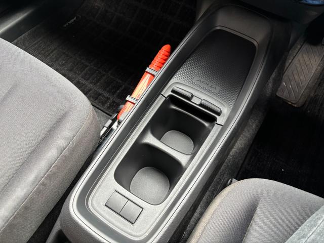 アクア Ｘ　・禁煙車・走行２５００キロ・純正ナビ・Ｂｌｕｅｔｏｏｔｈ・全方位カメラ・ステアリモコン・追従クルコン・車線逸脱支援・舵角支援・ＳＯＳコール・ＬＥＤオートライト・前後ドラレコ・ＥＴＣ・保証書（35枚目）