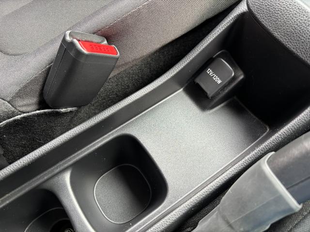 アクア Ｘ　・禁煙車・走行２５００キロ・純正ナビ・Ｂｌｕｅｔｏｏｔｈ・全方位カメラ・ステアリモコン・追従クルコン・車線逸脱支援・舵角支援・ＳＯＳコール・ＬＥＤオートライト・前後ドラレコ・ＥＴＣ・保証書（37枚目）