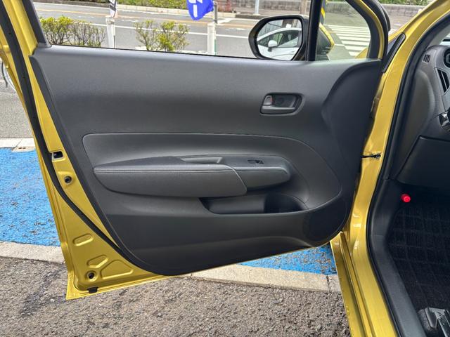 アクア Ｘ　・禁煙車・走行２５００キロ・純正ナビ・Ｂｌｕｅｔｏｏｔｈ・全方位カメラ・ステアリモコン・追従クルコン・車線逸脱支援・舵角支援・ＳＯＳコール・ＬＥＤオートライト・前後ドラレコ・ＥＴＣ・保証書（48枚目）