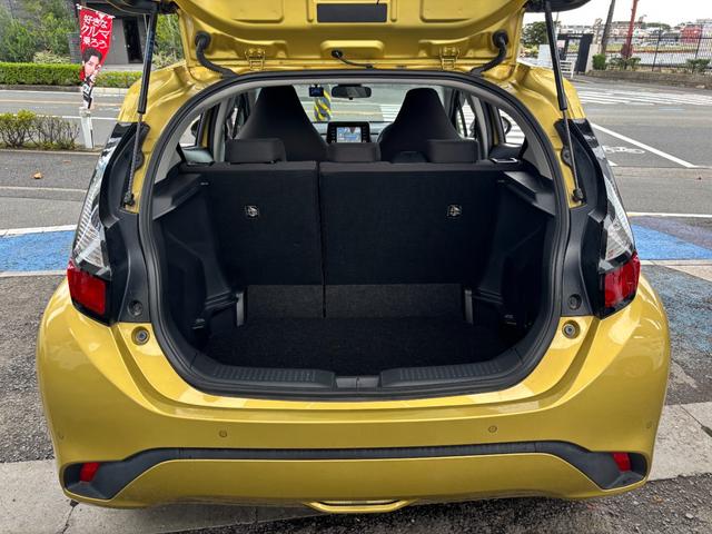 アクア Ｘ　・禁煙車・走行２５００キロ・純正ナビ・Ｂｌｕｅｔｏｏｔｈ・全方位カメラ・ステアリモコン・追従クルコン・車線逸脱支援・舵角支援・ＳＯＳコール・ＬＥＤオートライト・前後ドラレコ・ＥＴＣ・保証書（53枚目）