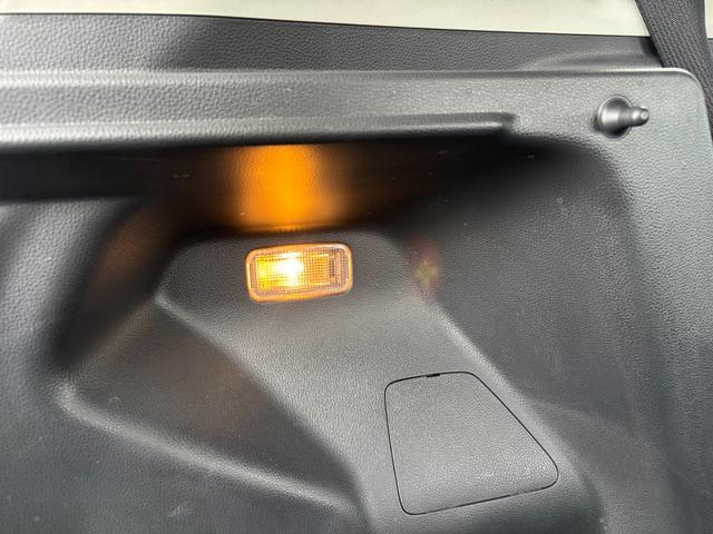 アクア Ｘ　・禁煙車・走行２５００キロ・純正ナビ・Ｂｌｕｅｔｏｏｔｈ・全方位カメラ・ステアリモコン・追従クルコン・車線逸脱支援・舵角支援・ＳＯＳコール・ＬＥＤオートライト・前後ドラレコ・ＥＴＣ・保証書（57枚目）