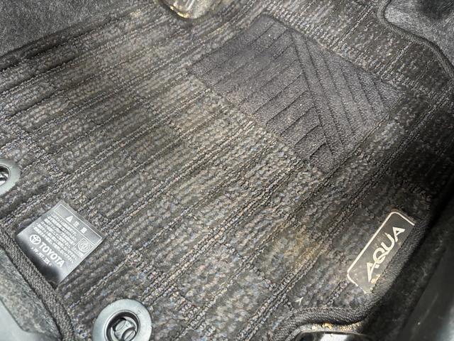 アクア Ｘ　・禁煙車・走行２５００キロ・純正ナビ・Ｂｌｕｅｔｏｏｔｈ・全方位カメラ・ステアリモコン・追従クルコン・車線逸脱支援・舵角支援・ＳＯＳコール・ＬＥＤオートライト・前後ドラレコ・ＥＴＣ・保証書（79枚目）