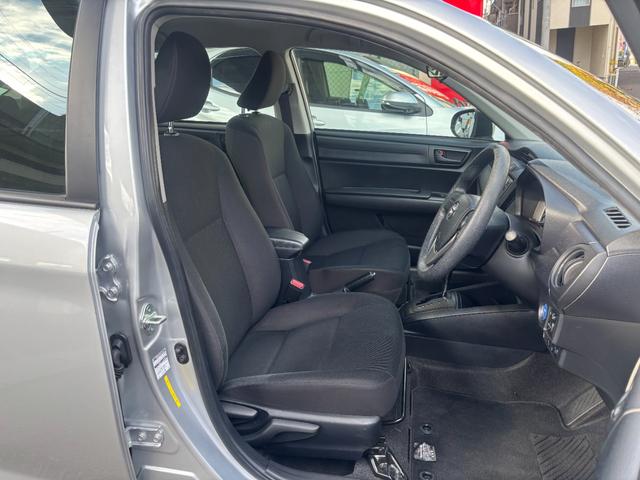 カローラアクシオ ハイブリッド EX ・禁煙車・純正ナビ・Bluetooth・バックカメラ・ETC・トヨタセーフティセンス・ブレーキサポート・車線逸脱警報・先行車発進お知らせ・ソナー・プッシュスタート・スマートキー(5枚目)