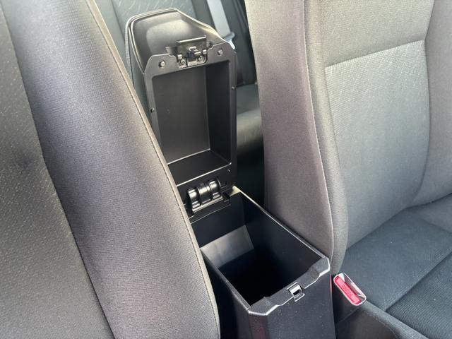 カローラアクシオ ハイブリッド EX ・禁煙車・純正ナビ・Bluetooth・バックカメラ・ETC・トヨタセーフティセンス・ブレーキサポート・車線逸脱警報・先行車発進お知らせ・ソナー・プッシュスタート・スマートキー(33枚目)