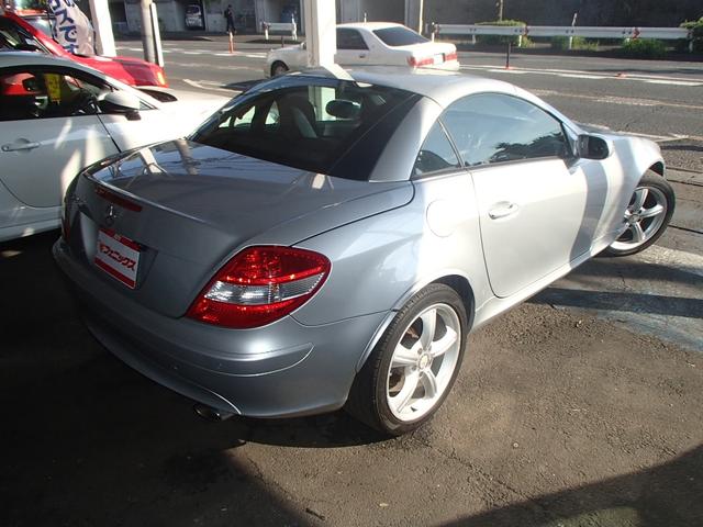 SLK350左Hディーラー車DVDナビBカメラ黒革S電動OP(4枚目)