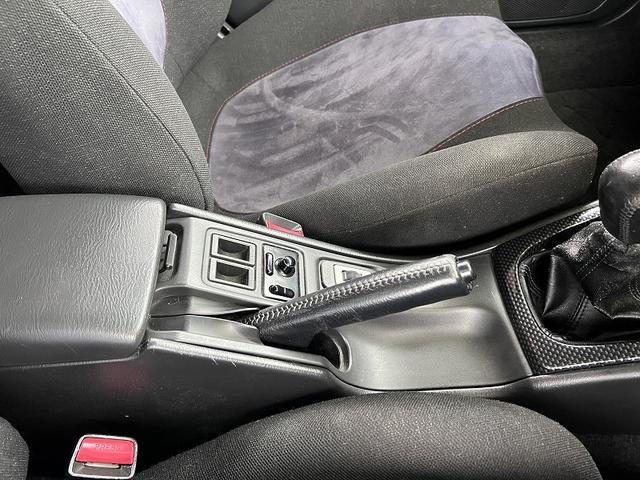 インプレッサ ＷＲＸ　ＲＡ　ＳＴｉバージョンＩＶ　Ｖ　ＬＴＤ　修復歴無し・純正５速ＭＴ・タイベル交換済み・ブリッツ車高調・スピードライン１６アルミ・フジツボマフラー・ルーフベンチレーター・ＳＴＩマッドフラップ・ＳＴＩタワーバー・ＳＴＩセミバケ・社外キーレス・（33枚目）