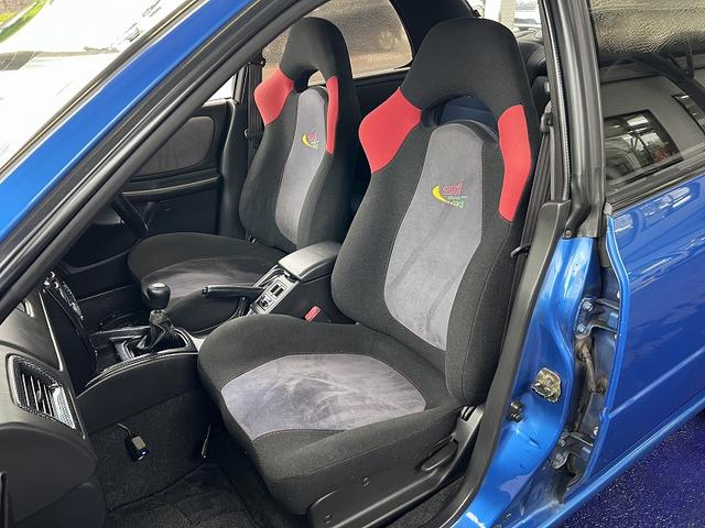 インプレッサ ＷＲＸ　ＲＡ　ＳＴｉバージョンＩＶ　Ｖ　ＬＴＤ　修復歴無し・純正５速ＭＴ・タイベル交換済み・ブリッツ車高調・スピードライン１６アルミ・フジツボマフラー・ルーフベンチレーター・ＳＴＩマッドフラップ・ＳＴＩタワーバー・ＳＴＩセミバケ・社外キーレス・（75枚目）