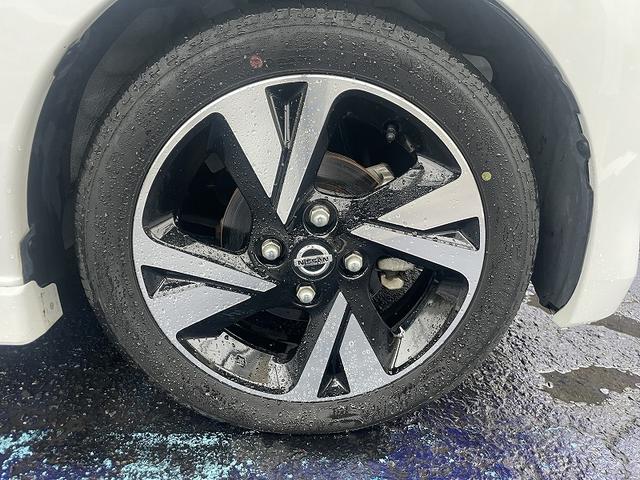 デイズ ハイウェイスター　Ｇターボプロパイロットエディション　ワンオーナー車・禁煙車・プロパイロットエディション・アラウンドビューモニター・ナビＴＶ・スマートキー・プッシュスタート・ＬＥＤ・ＥＴＣ・１５アルミ・走行８３５６ｋｍ・電子パーキング（5枚目）