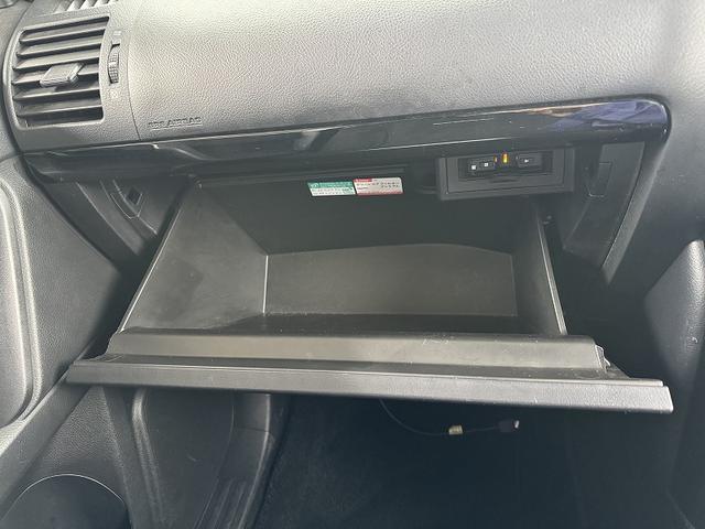 ランドクルーザープラド ＴＸ　ユーザー買取車両・７人乗り・ルーフレール・ＪＡＯＳ２０アルミ・２７５／５５／２０マッドタイヤ・リフトアップ・外クラシックグリル・サイドステップ・バンパーガード・サンルーフ・バックモニター・ナビＴＶ（32枚目）