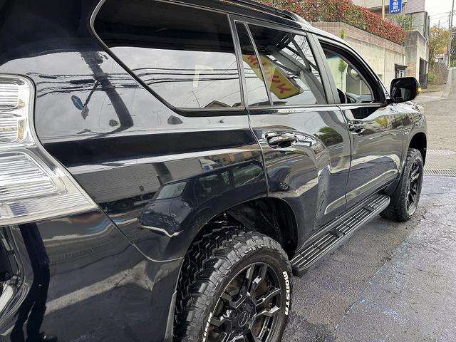 ランドクルーザープラド ＴＸ　ユーザー買取車両・７人乗り・ルーフレール・ＪＡＯＳ２０アルミ・２７５／５５／２０マッドタイヤ・リフトアップ・外クラシックグリル・サイドステップ・バンパーガード・サンルーフ・バックモニター・ナビＴＶ（55枚目）