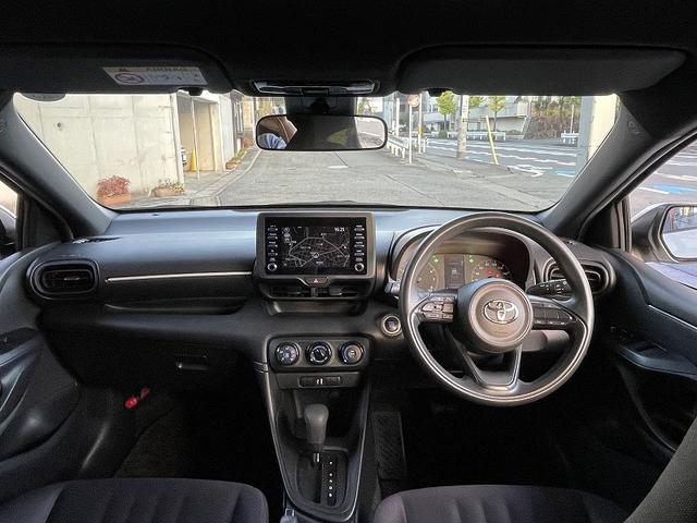 ヤリス Ｘ　禁煙車・純正ナビ・ＢＴ・バックカメラ・トヨタセーフティセンス・レーンアシスト・ＥＴＣ・クリアランスソナー・スマートキー・プッシュスタート・オートリトラミラー・（2枚目）