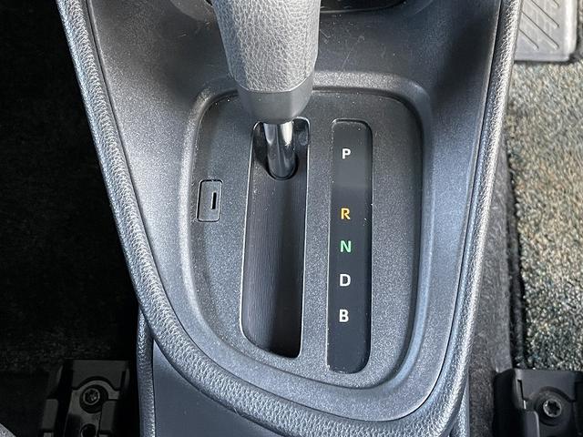 ヤリス Ｘ　禁煙車・純正ナビ・ＢＴ・バックカメラ・トヨタセーフティセンス・レーンアシスト・ＥＴＣ・クリアランスソナー・スマートキー・プッシュスタート・オートリトラミラー・（20枚目）