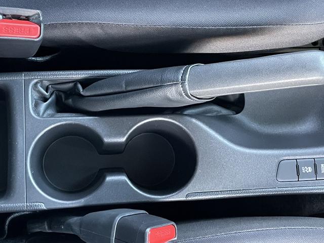 ヤリス Ｘ　禁煙車・純正ナビ・ＢＴ・バックカメラ・トヨタセーフティセンス・レーンアシスト・ＥＴＣ・クリアランスソナー・スマートキー・プッシュスタート・オートリトラミラー・（22枚目）