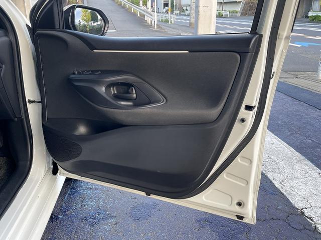 ヤリス Ｘ　禁煙車・純正ナビ・ＢＴ・バックカメラ・トヨタセーフティセンス・レーンアシスト・ＥＴＣ・クリアランスソナー・スマートキー・プッシュスタート・オートリトラミラー・（30枚目）