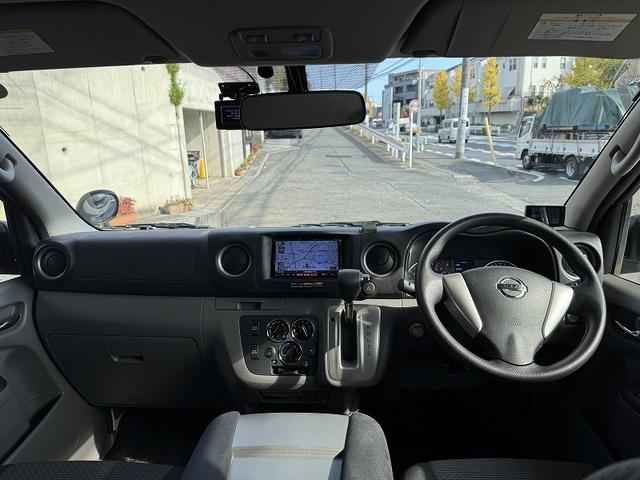 NV350キャラバンバン ロングプレミアムGX 修復歴無し・禁煙車・ナビ・バックカメラ・BT・CD・DVD・ETC・ドラレコ・リアエアコン・ベッドキット・フルフラットシート・両側スライドドア・HIDライト・スマートキー・プッシュスタート・(2枚目)