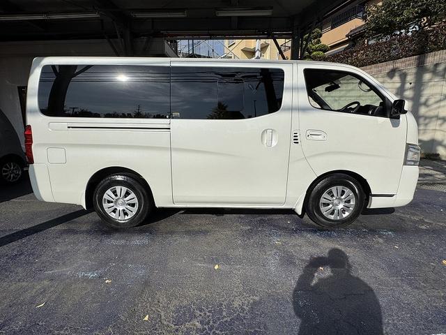 NV350キャラバンバン ロングプレミアムGX 修復歴無し・禁煙車・ナビ・バックカメラ・BT・CD・DVD・ETC・ドラレコ・リアエアコン・ベッドキット・フルフラットシート・両側スライドドア・HIDライト・スマートキー・プッシュスタート・(13枚目)