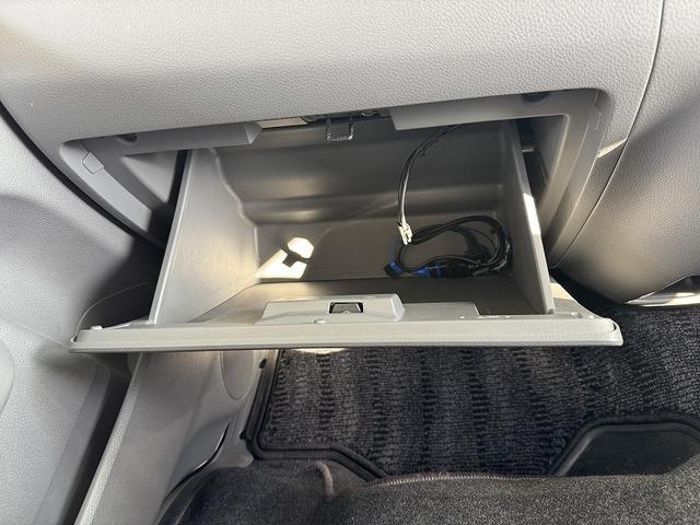 NV350キャラバンバン ロングプレミアムGX 修復歴無し・禁煙車・ナビ・バックカメラ・BT・CD・DVD・ETC・ドラレコ・リアエアコン・ベッドキット・フルフラットシート・両側スライドドア・HIDライト・スマートキー・プッシュスタート・(33枚目)