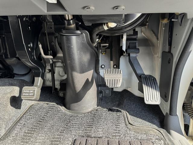 NV350キャラバンバン ロングプレミアムGX 修復歴無し・禁煙車・ナビ・バックカメラ・BT・CD・DVD・ETC・ドラレコ・リアエアコン・ベッドキット・フルフラットシート・両側スライドドア・HIDライト・スマートキー・プッシュスタート・(42枚目)