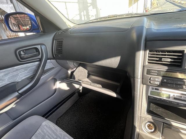 スカイライン ＧＴ　修復歴無し・純正５速ＭＴ車・純正ベイサイドブルー・タイミングベルト交換済み（２０２３．１０．１１．２０２８２６ｋｍ時）・ＭＯＭＯステアリング・柿本改マフラー・ＥＴＣ・（29枚目）