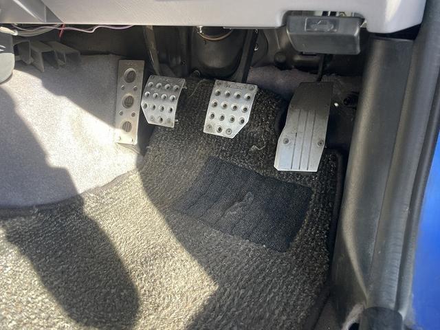 スカイライン ＧＴ　修復歴無し・純正５速ＭＴ車・純正ベイサイドブルー・タイミングベルト交換済み（２０２３．１０．１１．２０２８２６ｋｍ時）・ＭＯＭＯステアリング・柿本改マフラー・ＥＴＣ・（46枚目）