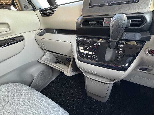 修復歴無し・禁煙車・両側ハンズフリーパワースライドドア・ナビＴＶ・ＢＴ・ＵＳＢ・ＤＶＤ・前後ドライブレコーダー・ＥＴＣ・スマートキー・プッシュスタート・オートライト・衝突軽減・アイドリングストップ