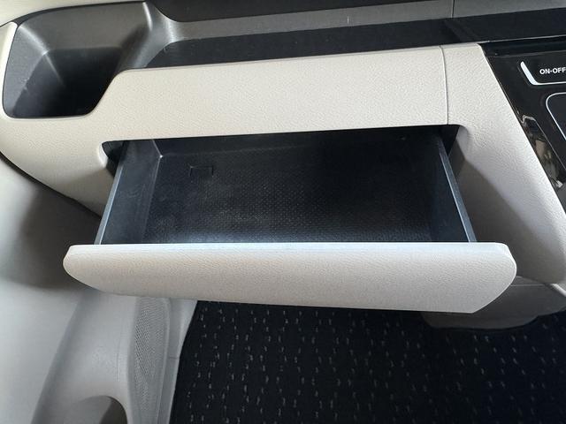 修復歴無し・禁煙車・両側ハンズフリーパワースライドドア・ナビＴＶ・ＢＴ・ＵＳＢ・ＤＶＤ・前後ドライブレコーダー・ＥＴＣ・スマートキー・プッシュスタート・オートライト・衝突軽減・アイドリングストップ